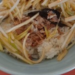 ネギいちラーメン - ネギの下は刻みチャーシュー