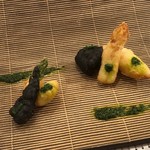 ビストロ ダイア - ベニエ(西洋風天ぷら)竹炭色の鱧とアスパラ パセリにんにくソース