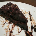 カフェ デラ ドンナ - 濃厚なチョコのケーキをご堪能ください