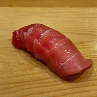 鮨 しゅん輔 阿佐ヶ谷 - 中トロ・上品な脂と旨みを感じる品で好み。