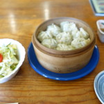 ネパールの館 - モモと酢漬けサラダ