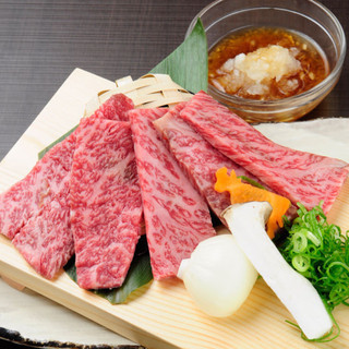 華やかな香りと濃厚な味、まさに”熟成肉”の醍醐味。