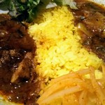 SPICY CURRY 魯珈 - 右が限定和風カレーで左が定番のラムカレー