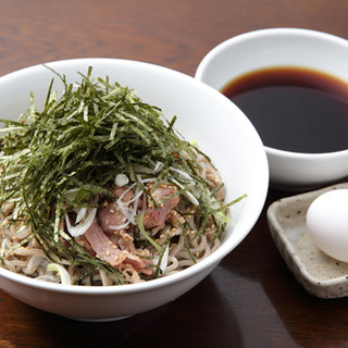 The tangy spiciness is addictive! Delicious “Niku Soba” that you want to finish off with