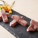 焼肉とんがらし玉 - 特選厚切りタン塩