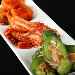 焼肉とんがらし玉 - キムチ盛り合わせ