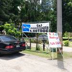 C&J Hamburger & Hotdog Stand - この看板と旗が目印！