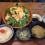 花半 - 山盛りサラダ定食