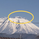 びいどろ - おまけ…春を告げる鷲の形が現れた岩手山♪