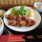 手作り厨房　楓家 - 若鶏の唐揚げ定食 750円（税込）