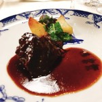 横濱元町 霧笛楼 - 牛頰肉の赤ワイン煮