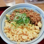 吉野川サービスエリア - 鶏そぼろと卵の2色丼