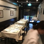 横浜 反町 ダホーリー - 団体のお客様用席の配置