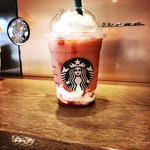 STARBUCKS COFFEE - ストロベリーベリーマッチフラペチーノ。レッド。