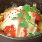 溶岩焼肉ダイニング bonbori - チーズとトマトのオーブン焼き