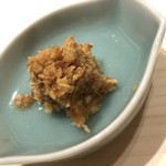 すが弥 - 初鰹の薬味。北海道の山わさびと白ネギと鰹節を混ぜたもの。お酒のアテにもバッチリ