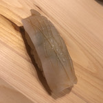 すが弥 - 平貝。中に青混ぜの海苔を潜ませます