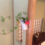 虎屋 壺中庵 - 椿と藤