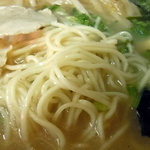 来々軒 - 「ラーメン＋焼めし半分」麺