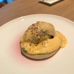 SCALAE - こちらはサーモンとアボカドのエッグベネディクト