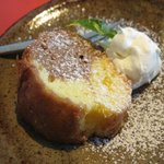 アシエンダ・カフェ - パウンドケーキ。クリームは植物性だった