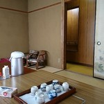 魚春 - お座敷(手前側)