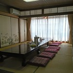 魚春 - 奥のお座敷は12名収用