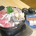 ちゃんこ両国 - 両国特製ちゃんこ鍋（写真は2人前） 15種類の具材が入っています。