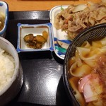 おぎ野 - 日替わりランチ。豚しょうが焼き、筍土佐煮、きしめん大盛。900円也