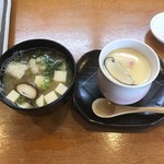 Ginzushi - 寿司定食上の味噌汁と茶碗蒸し！