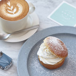 ボルボ スタジオ 青山 カフェ&バー