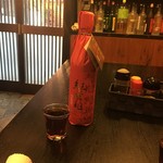 Nomidokoro Yunigoya - 無濾過紹興酒『紅琥珀』グラス600円