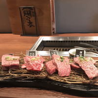 焼肉ぽんが 田町店 - 厳選黒毛和牛の厚切り盛り合わせ。
                    美味し。