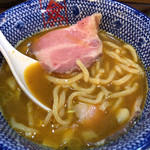 支那そば 僉 - 太麺ドボンで、醤油ラーメンの出来上がり！