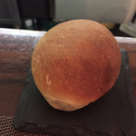Abats. - 誰がどうみてもパンです　このパンも店で焼いています　結構凝り性です