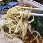 水戸中華そば むじゃき食堂 - 麺は柔らか目ストレートです。