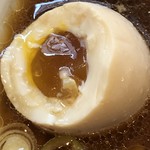 水戸中華そば むじゃき食堂 - 完璧な半熟。