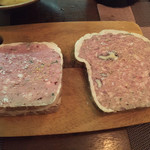 Abats. - 左が仔羊のテリーヌ 右が猪と胡桃のテリーヌです