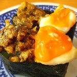 無添くら寿司 - うな玉。鰻の端切れと温玉の組み合わせ♪