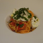 カーサ・デル・チーボ - フルーツトマトの冷製パスタ 水牛のモッツァレラチーズ