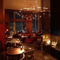 ザ タヴァン グリル＆ラウンジ - 