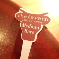 ザ タヴァン グリル＆ラウンジ - 