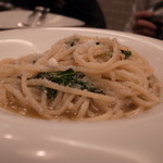 PASTAVOLA - フレッシュバジリコとアンチョビ・辛、ガーリック、増し