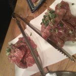 ホルモンハウス - 奥がカルビ、手前がロース