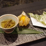 美酒佳肴 楽庵 - じゅんさい、ほおずき、ヨモギの天麩羅