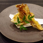 美酒佳肴 楽庵 - 牡蠣と舞茸の香り揚げ