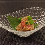 美酒佳肴 楽庵 - 牛肉の鯛の酒盗漬け