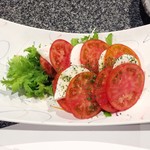 だるまや - アメーラトマトとモッツァレラチーズ。