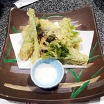 だるまや - たらの芽と季節の野菜天。