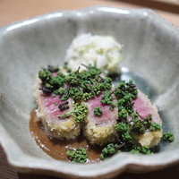 肉屋 雪月花 NAGOYA - ほぼシャトーブリアンのヒレ肉をデミグラスソースと八丁味噌のブレンドソースとともに、花山椒をたっぷりかけて